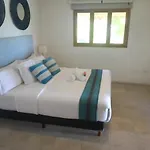 Tropical Suites By Mij