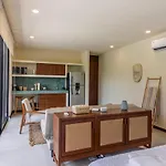 Beautiful Loft Steps From The Beach In Punta Cocos - D101