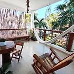 Habitacion Con Terraza Frente Al Parque