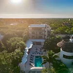 Beachfront Hotel Boutique Dk