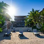 Beachfront Hotel Boutique Dk