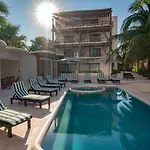 Beachfront Hotel Boutique Dk