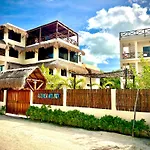 3 Bedrooms House Shared Pool