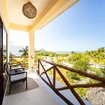 16 Guest Island Escape Holbox