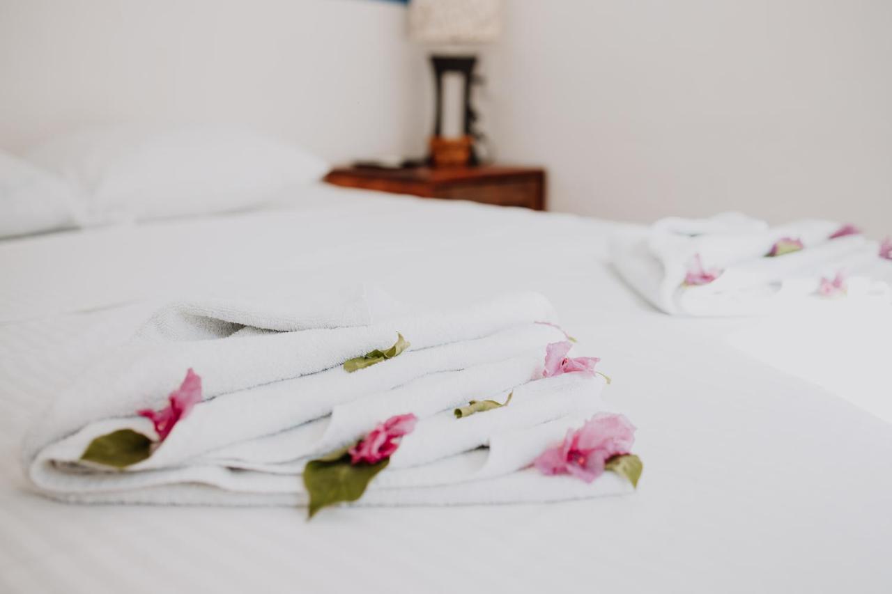 Hotel And Beach Club Escape *