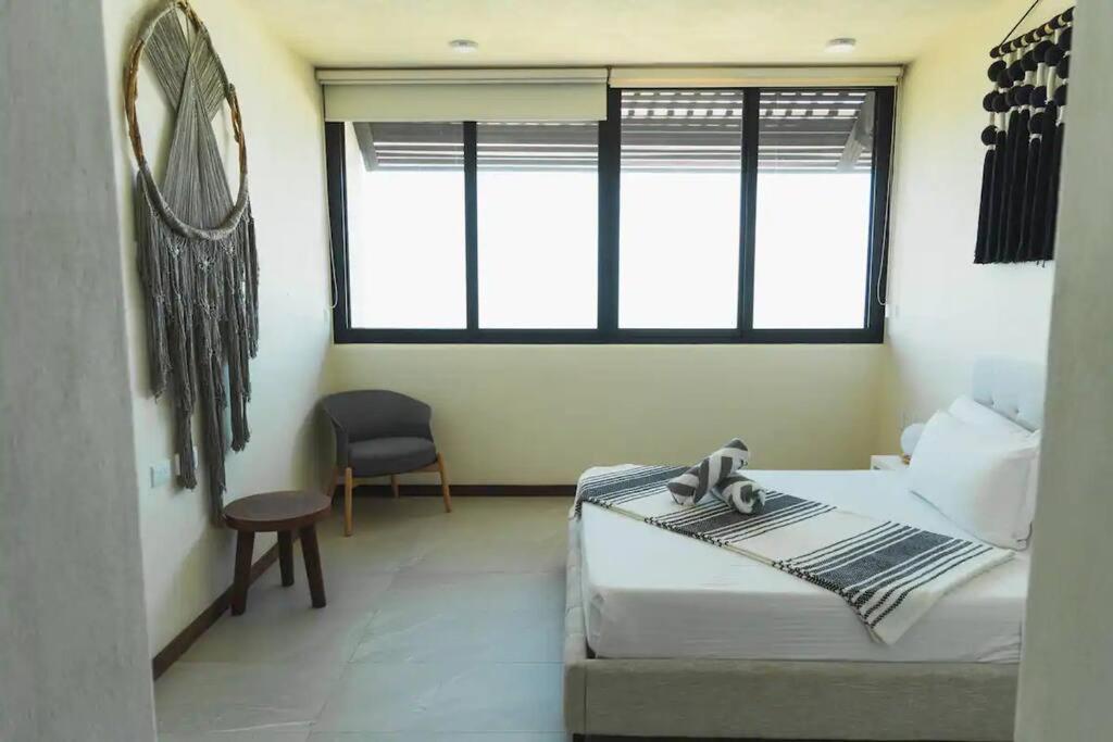 Breathtaking Ocean Vista Penthouse In At Yumbalam Holiday home