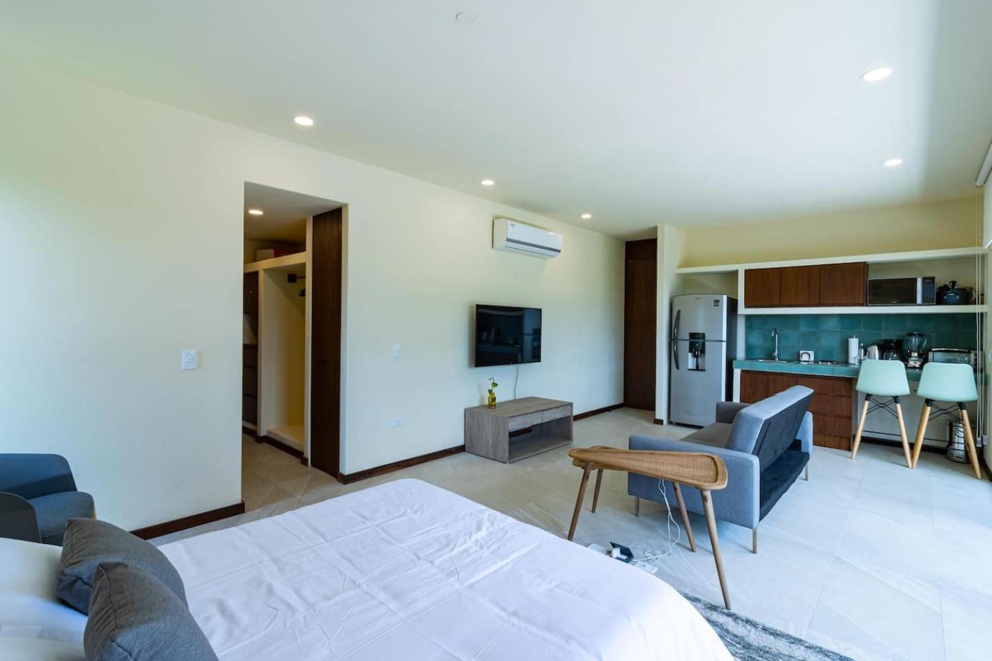 Pool View Loft Steps From The Ocean In Punta Cocos - C101 Hotel *