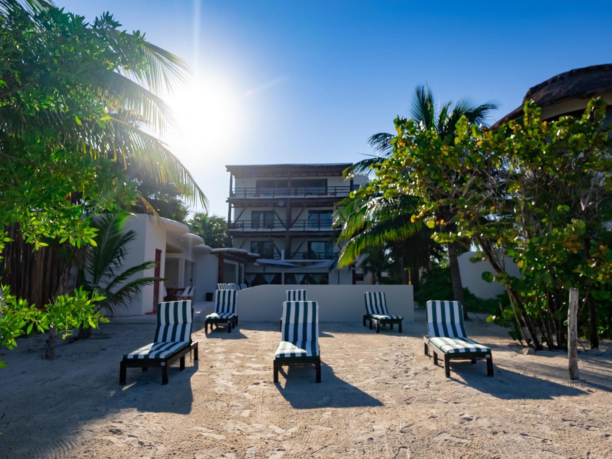 Beachfront Boutique Dk 4*