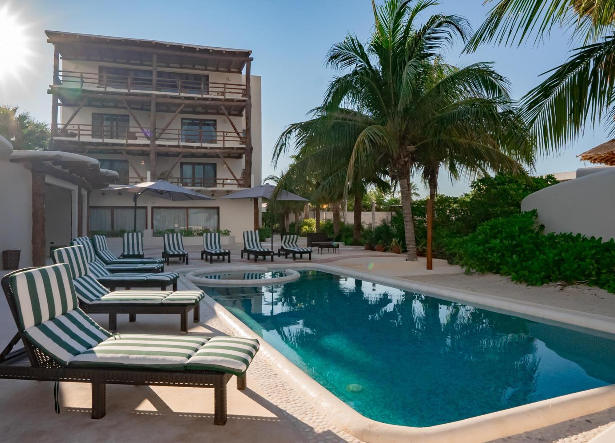 Beachfront Boutique Dk Hotel 4*