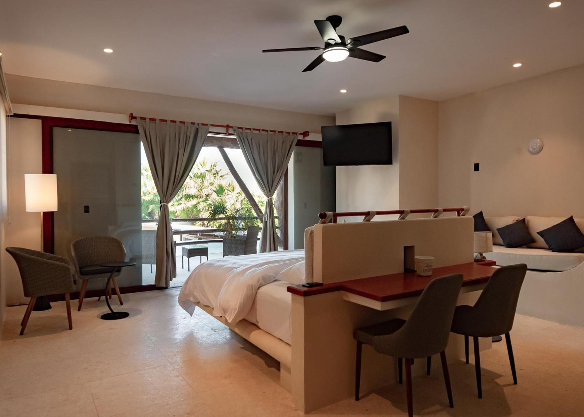 Hotel Beachfront Boutique Dk
