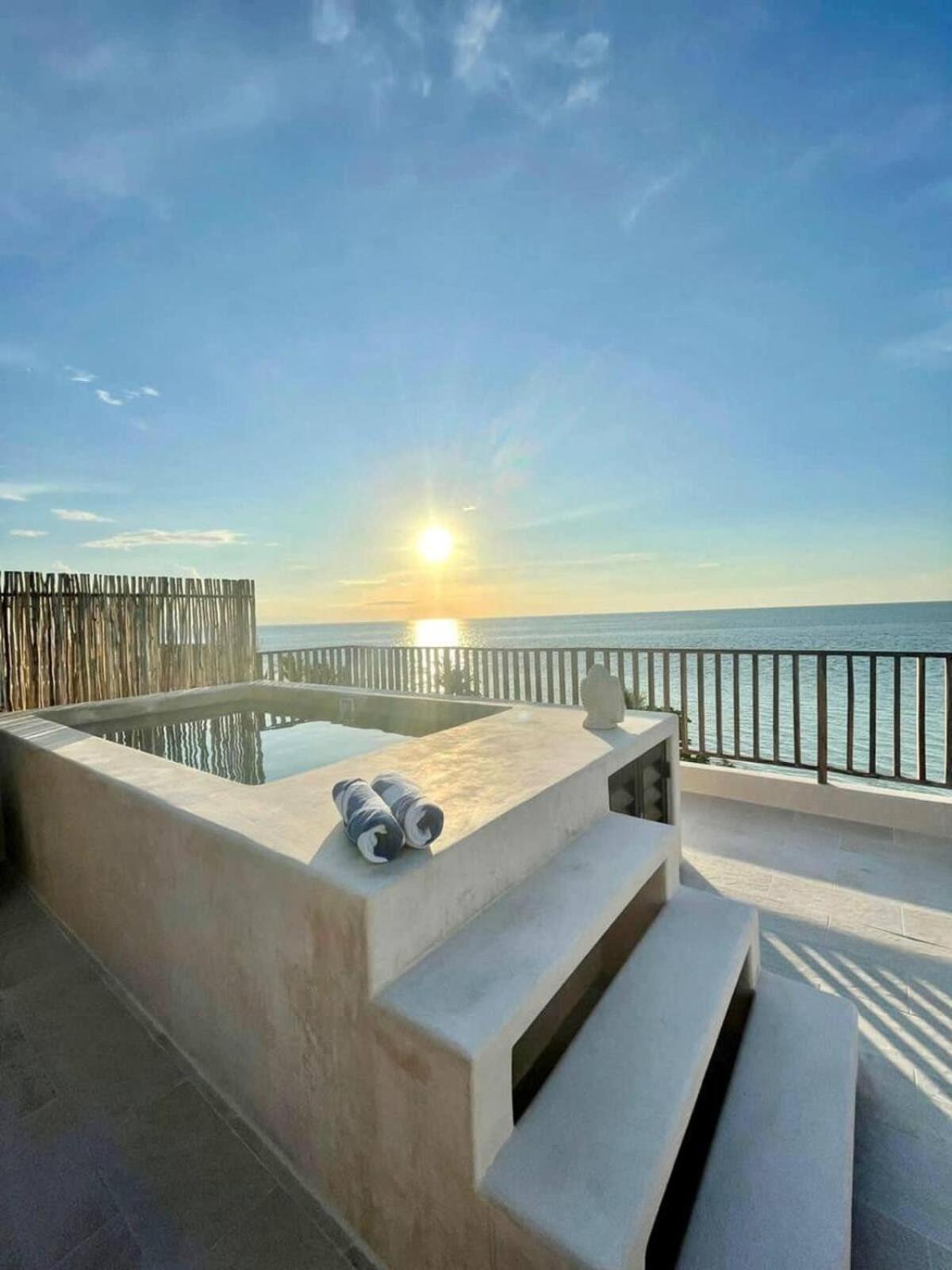 Breathtaking Ocean Vista Penthouse With Private Pool *