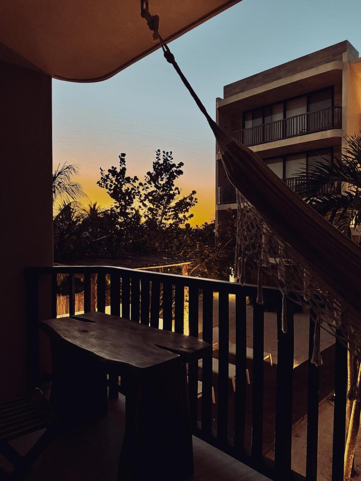 Apartment Artistic Loft Steps From The With Pool View