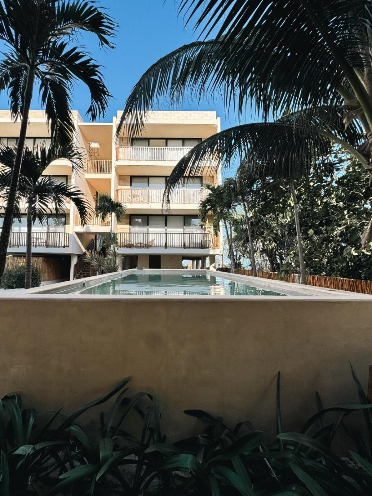 Garden 2br Steps From The With Pool View *
