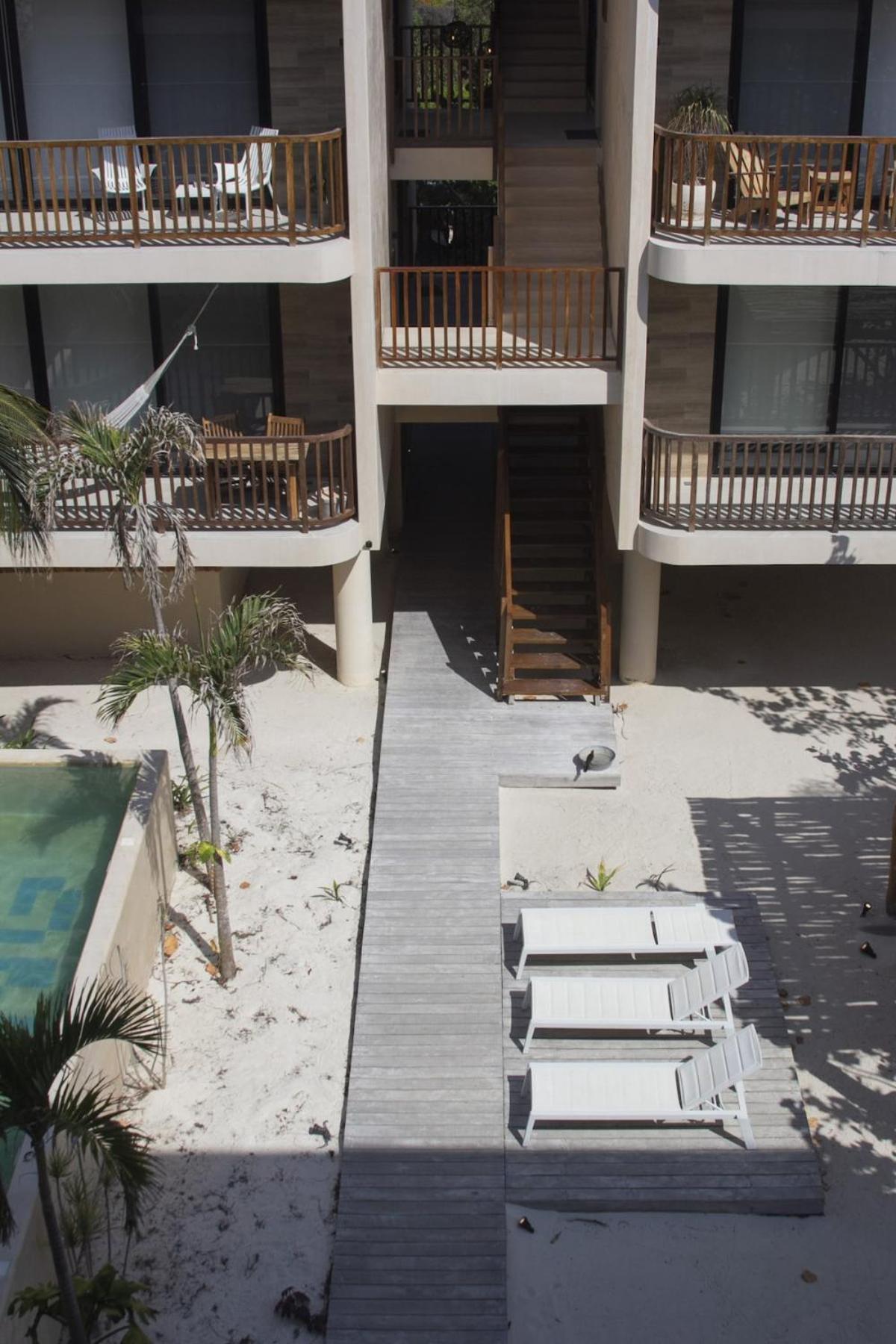 Apartment Garden 2br Steps From The With Pool View *