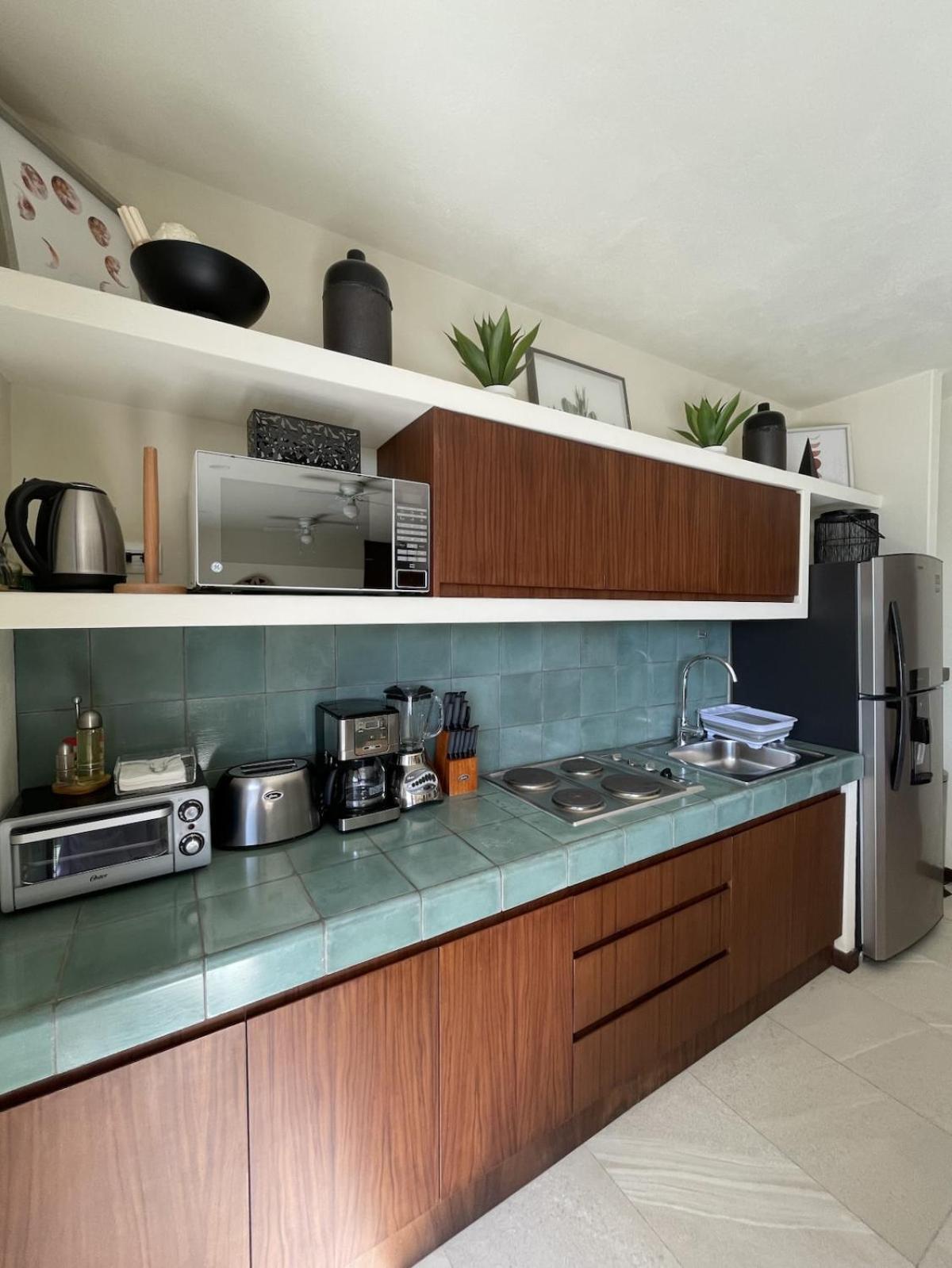Garden 2br Steps From The With Pool View Apartment *