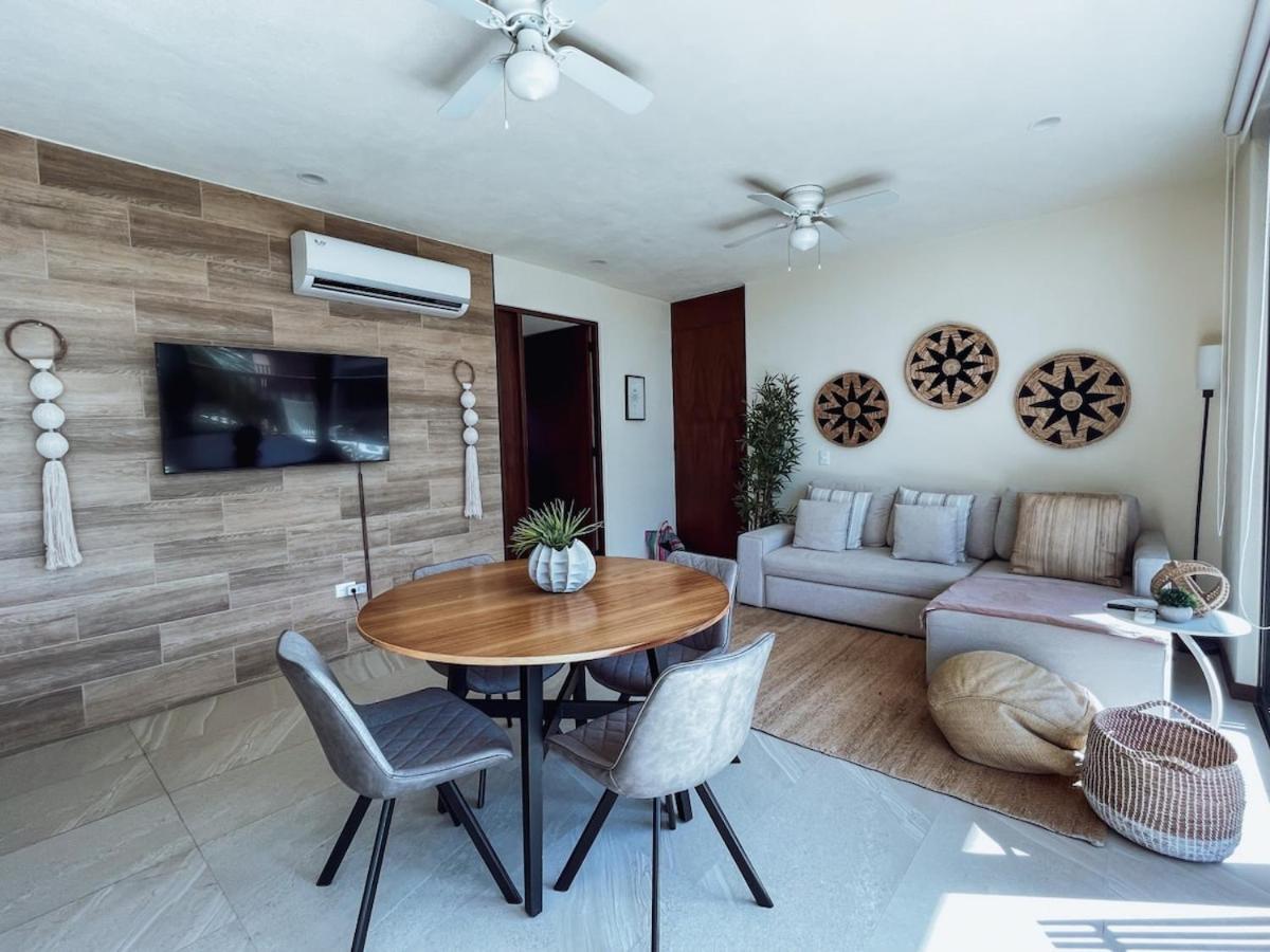 Garden 2br Steps From The With Pool View