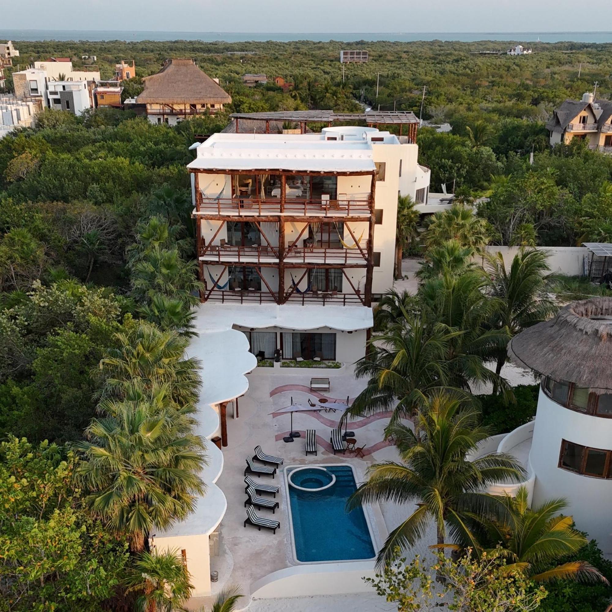 Beachfront Boutique Dk 4*