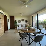 Sunset 2Br Apartment Steps From The Beach With Ocean View