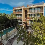 Sunset 2Br Apartment Steps From The Beach With Ocean View
