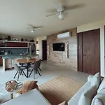 Sunset 2Br Apartment Steps From The Beach With Ocean View