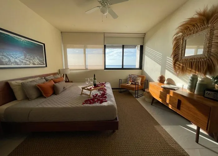 Sunset 2Br Apartment Steps From The Beach With Ocean View