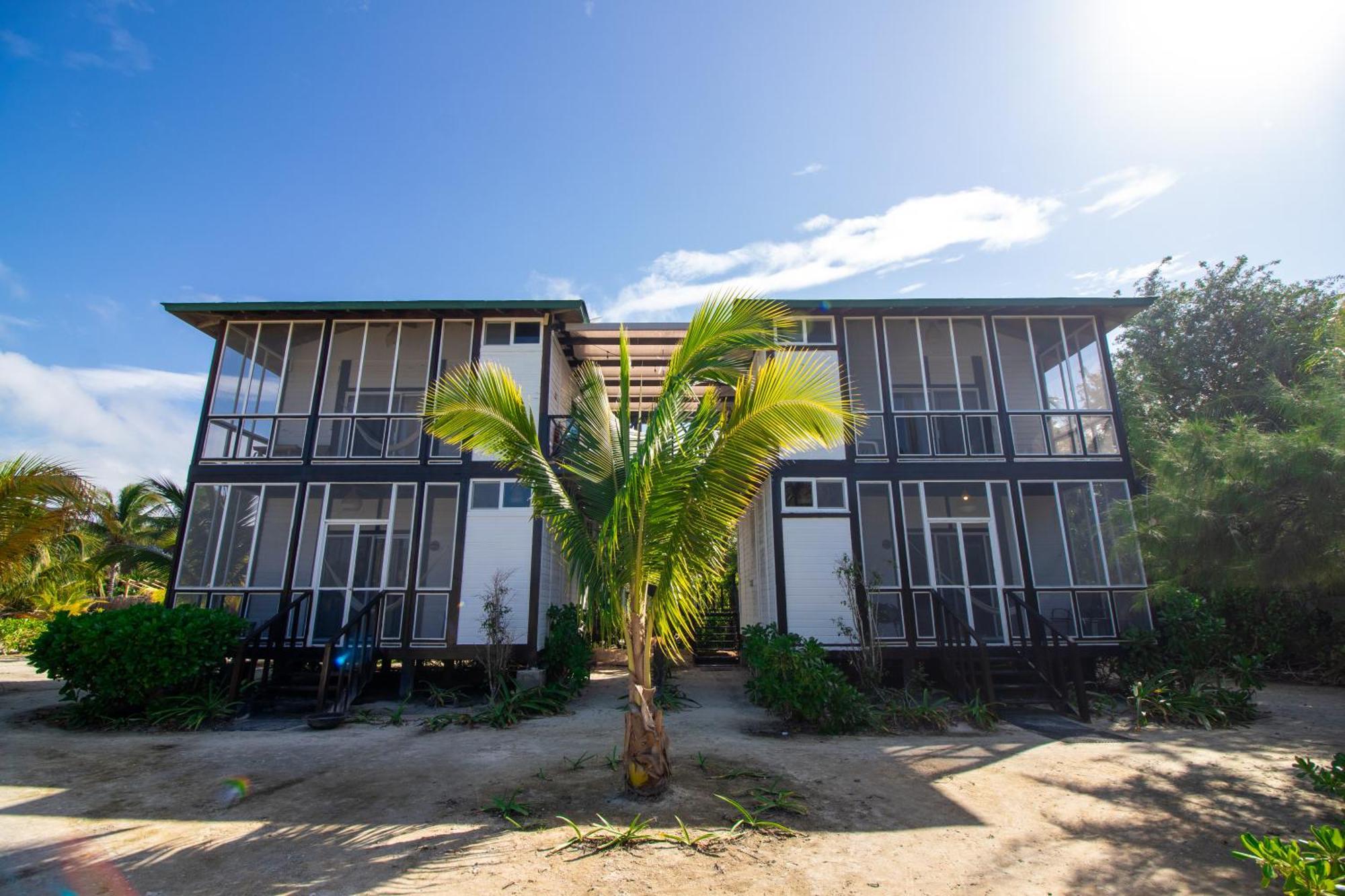 Hotel Encanto Front 4*
