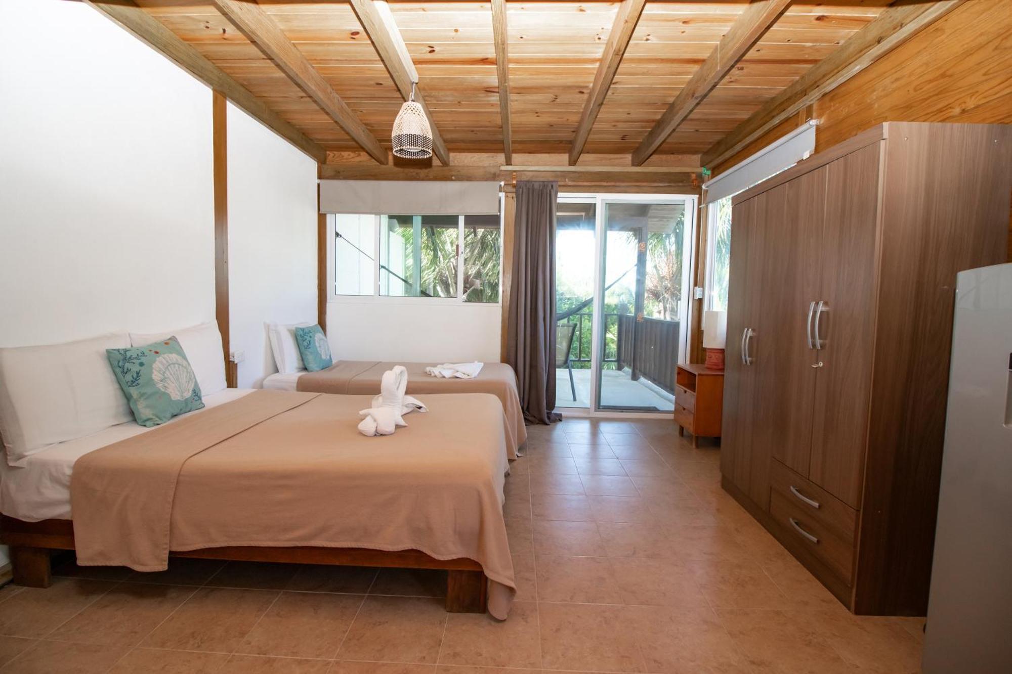 Hotel Encanto Front