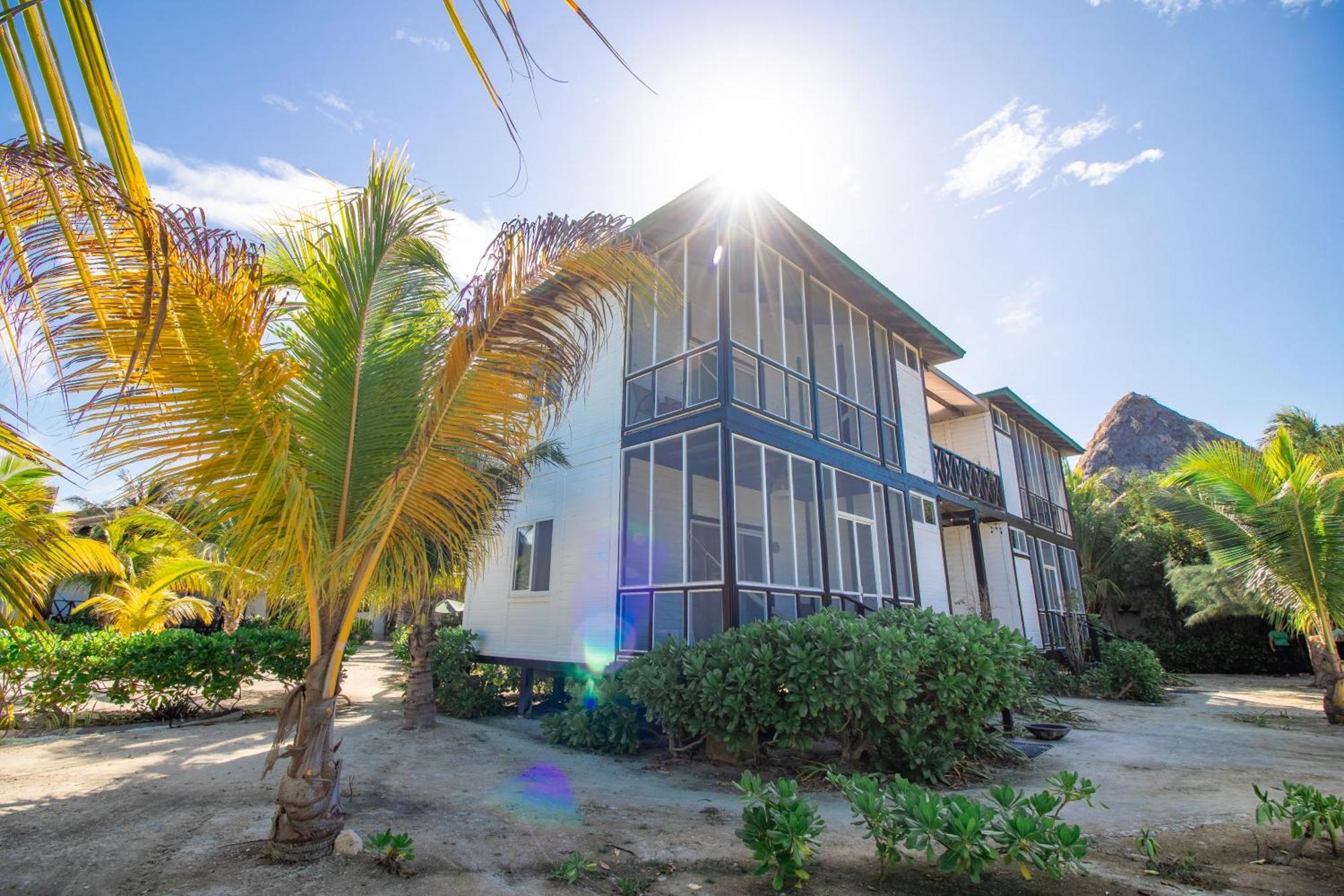 Hotel Encanto Front 4*