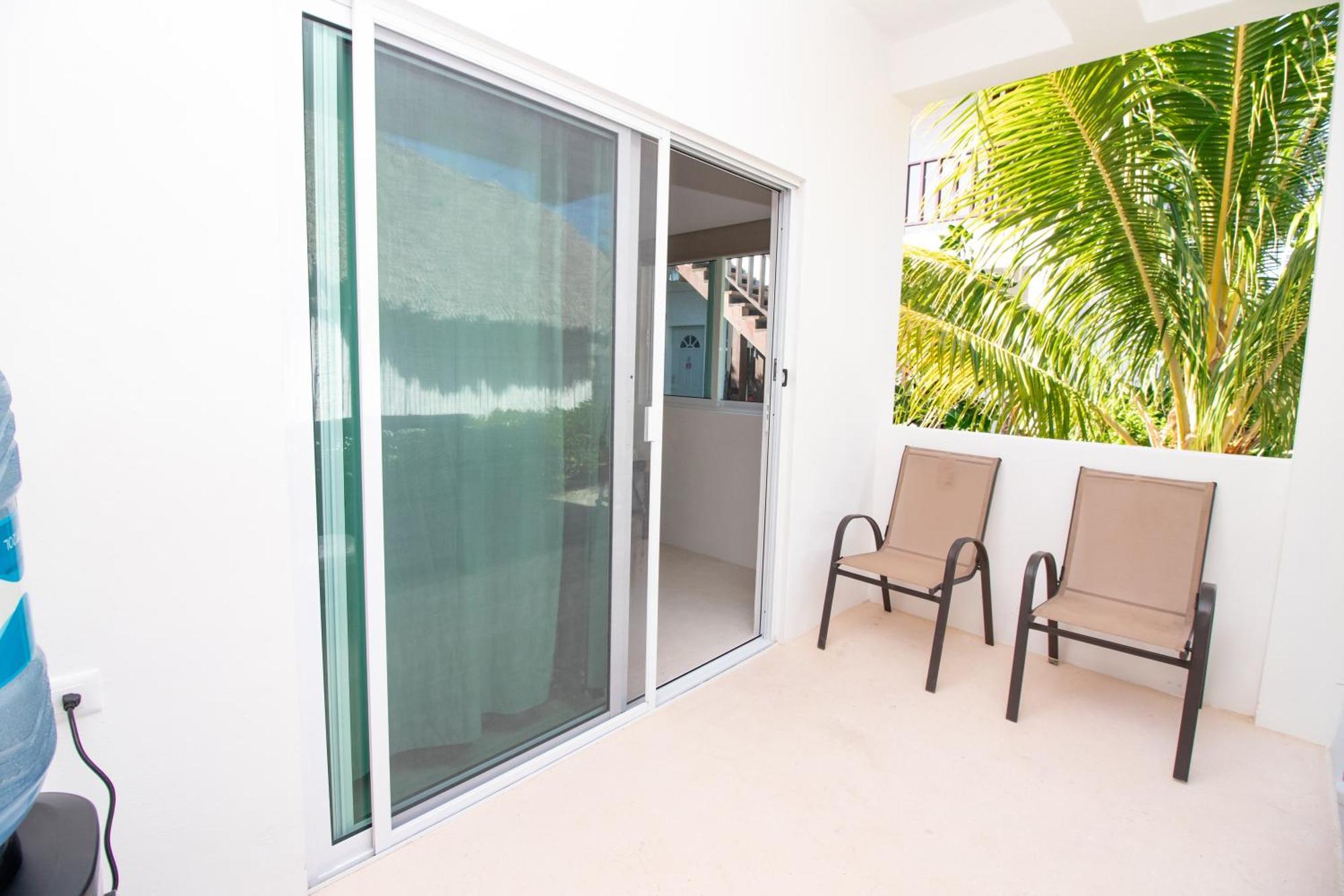 Hotel Encanto Front