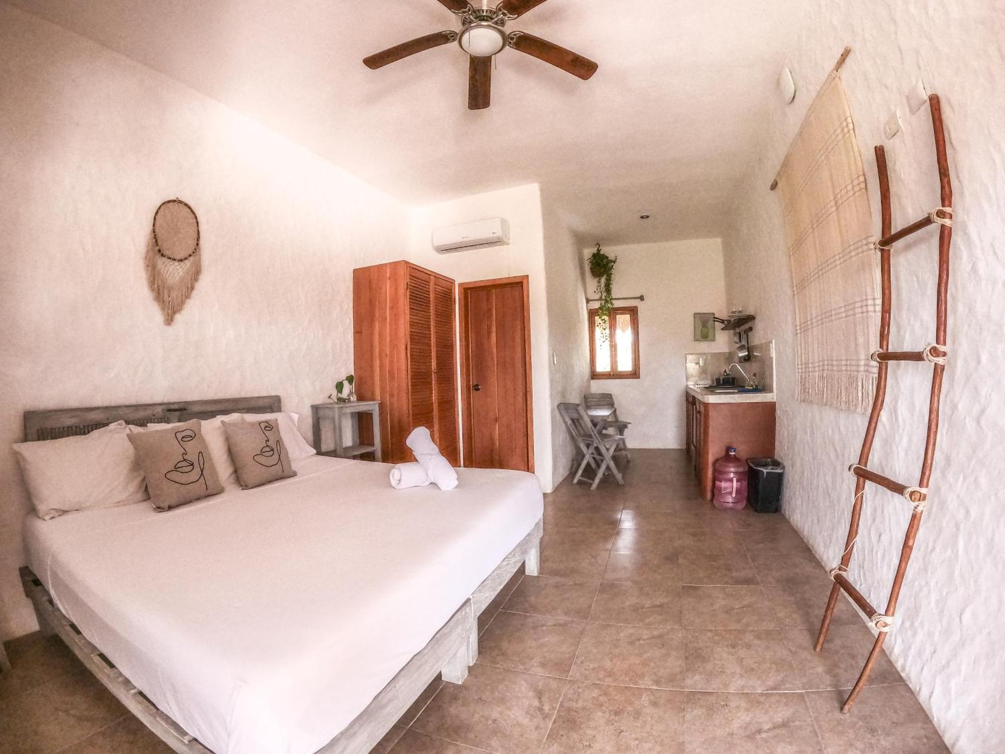 Aak Estudios - Self Check In Hotel