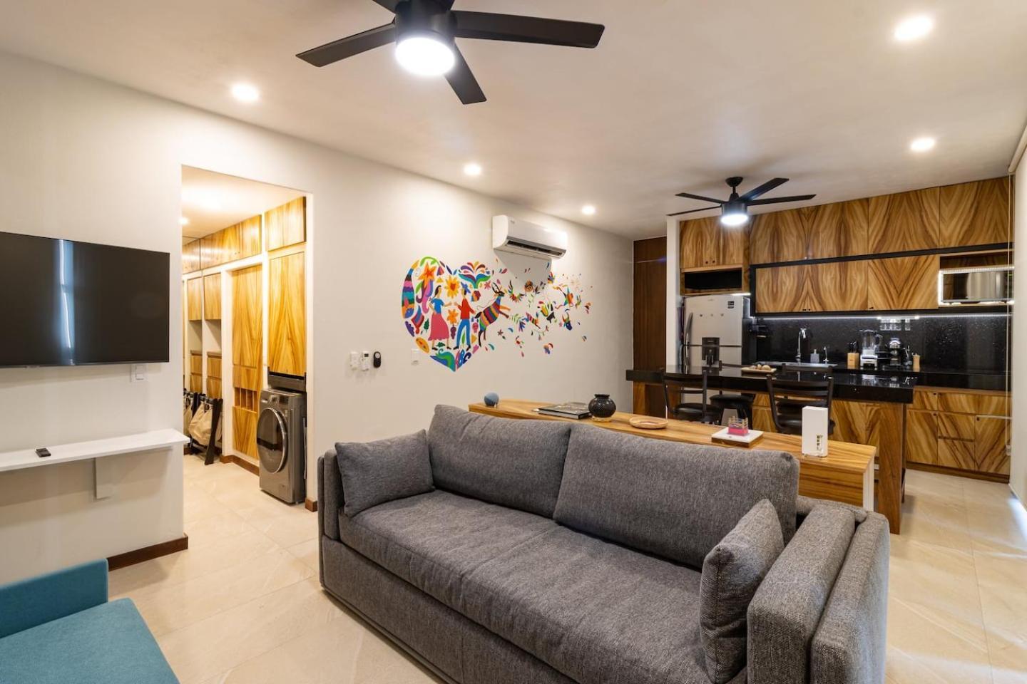 Amazing Pool View Loft Steps Away From The -b102