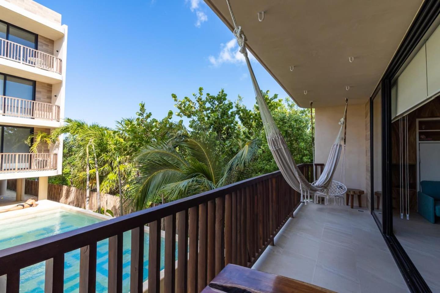 Amazing Pool View Loft Steps Away From The -b102