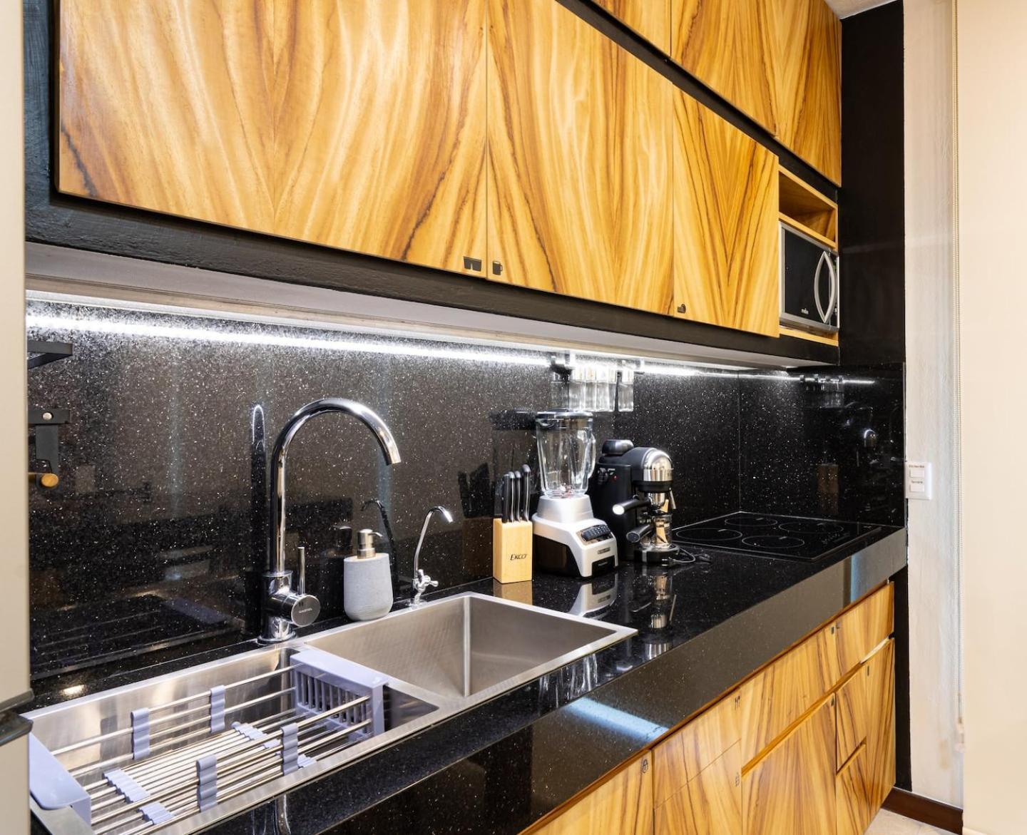 Amazing Pool View Loft Steps Away From The -b102 Hotel *