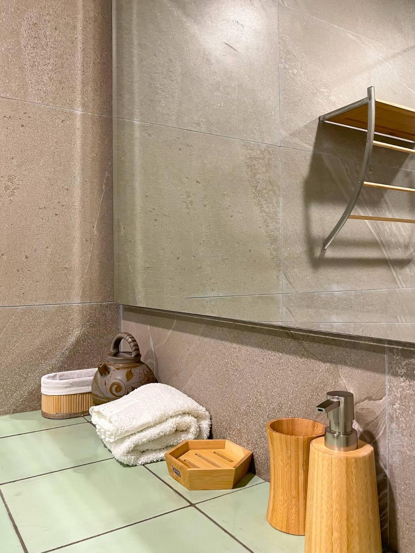 Amazing Pool View Loft Steps Away From The -b102