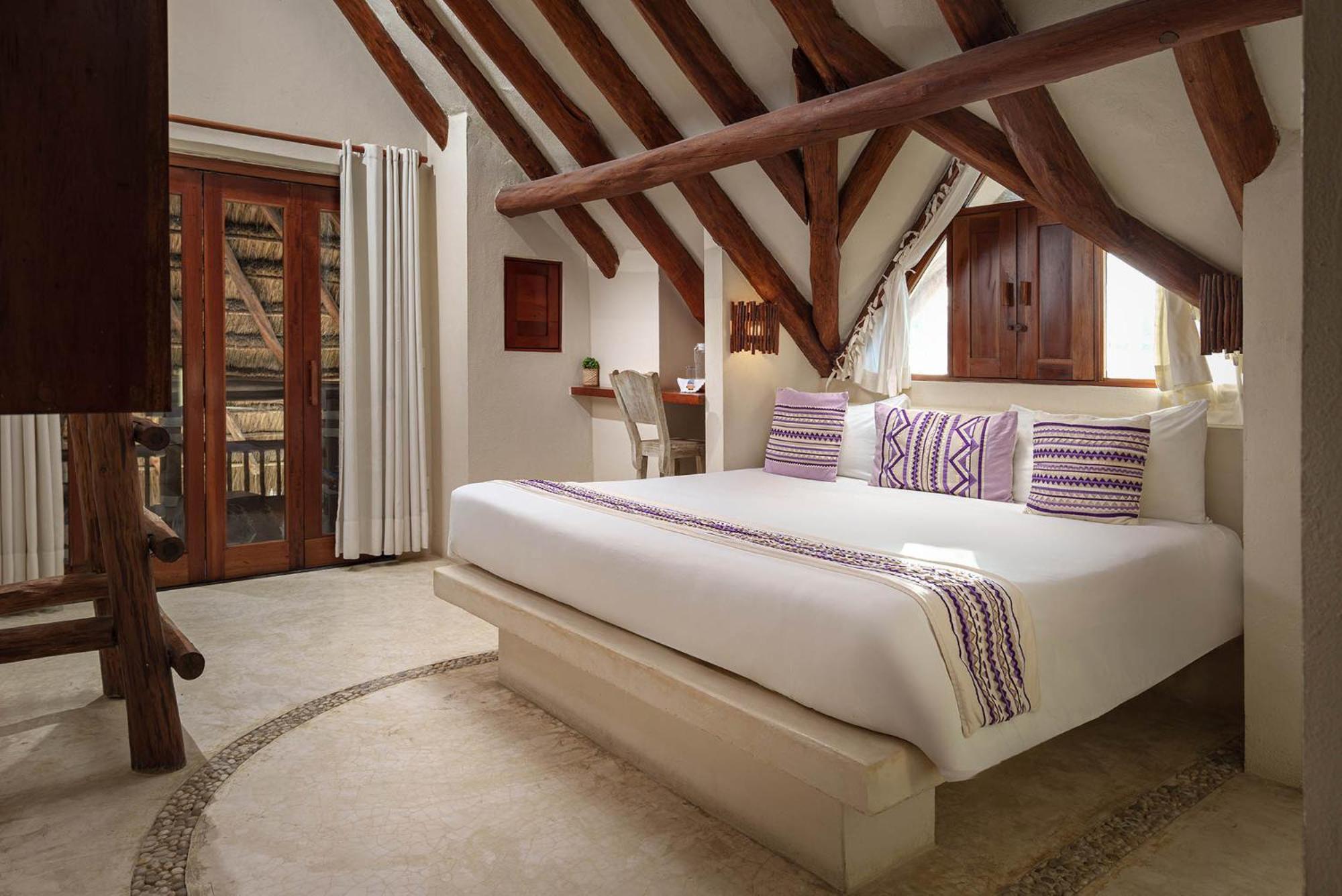 Exe El Pueblito Hotel 4*
