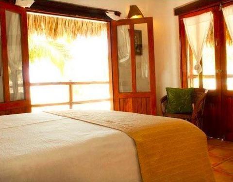 Casa Iguana - Beachfront 3*